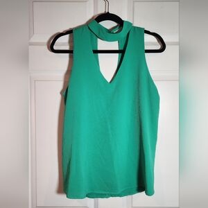 Mine Sleeveless Green V-Neck Mock Collar Top Large